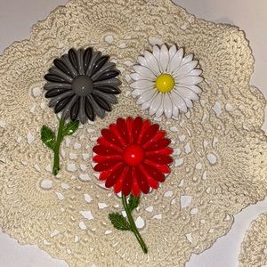 Vintage daisy pins prebundle
